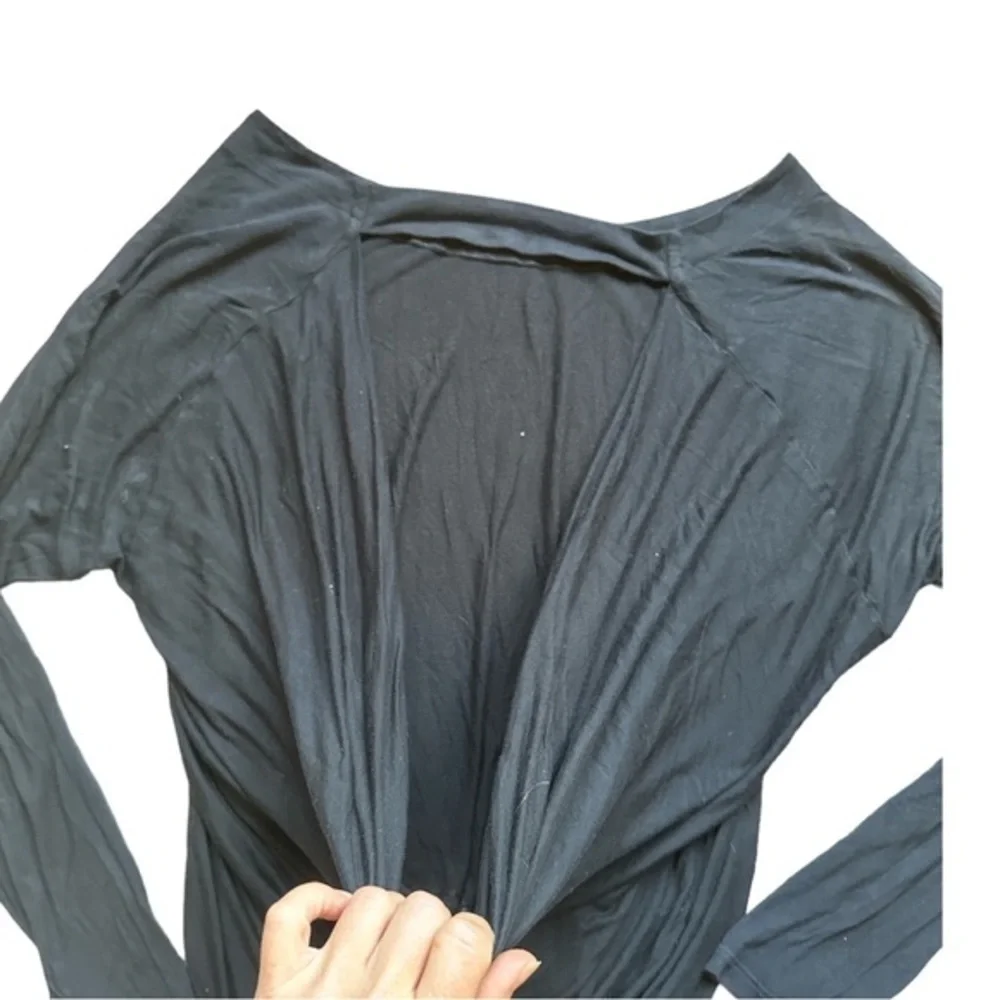 Express size medium, blacking sleeve super soft top, cut out back scoop hangs